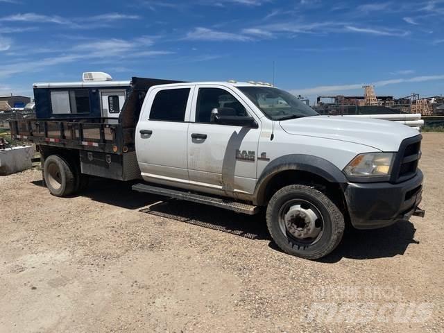 RAM 5500 شاحنات مسطحة/مفصلية الجوانب