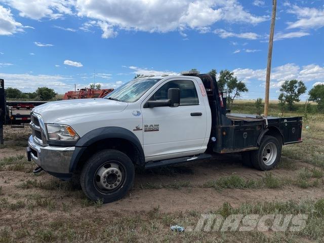 RAM 5500 شاحنات مسطحة/مفصلية الجوانب