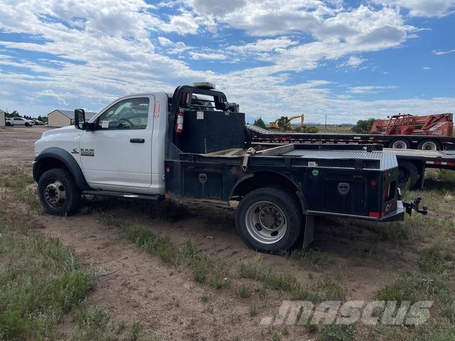 RAM 5500 شاحنات مسطحة/مفصلية الجوانب