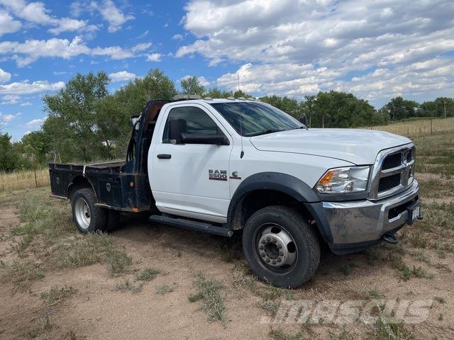 RAM 5500 شاحنات مسطحة/مفصلية الجوانب