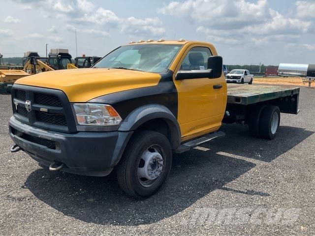 RAM 5500 شاحنات مسطحة/مفصلية الجوانب