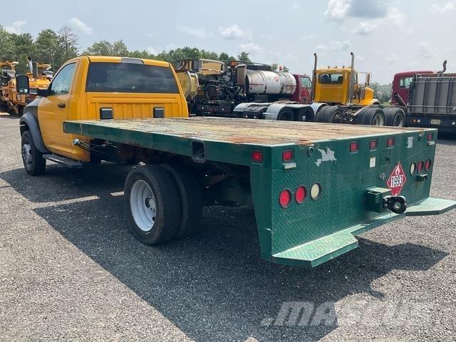 RAM 5500 شاحنات مسطحة/مفصلية الجوانب