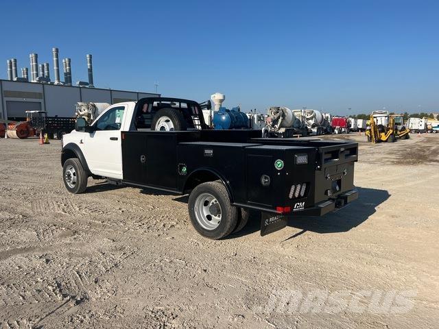 RAM 5500 شاحنات مسطحة/مفصلية الجوانب