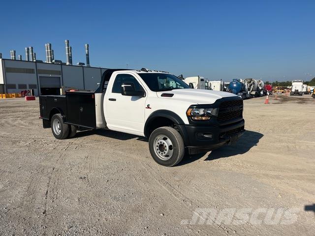 RAM 5500 شاحنات مسطحة/مفصلية الجوانب