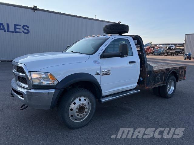 RAM 5500 شاحنات مسطحة/مفصلية الجوانب