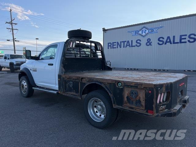 RAM 5500 شاحنات مسطحة/مفصلية الجوانب