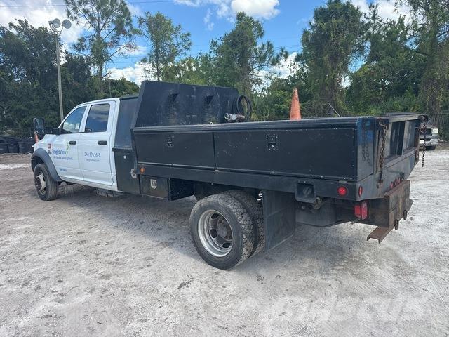 RAM 5500 شاحنات مسطحة/مفصلية الجوانب