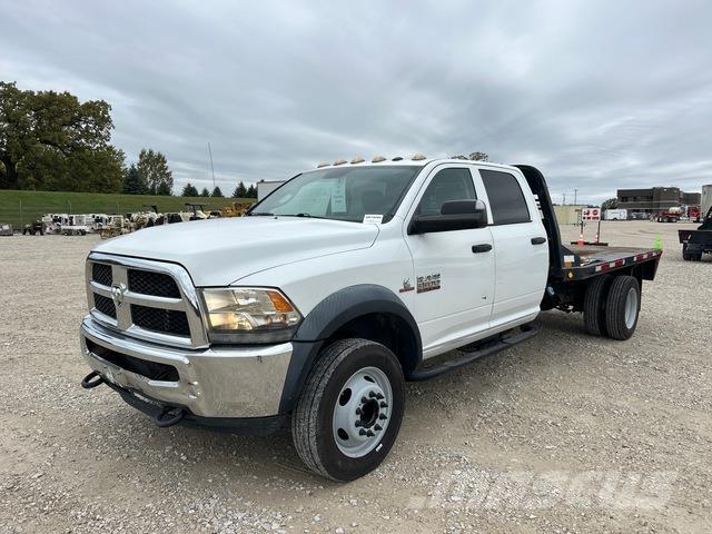 RAM 5500 شاحنات مسطحة/مفصلية الجوانب