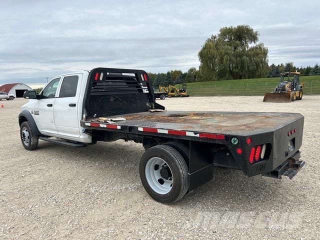 RAM 5500 شاحنات مسطحة/مفصلية الجوانب