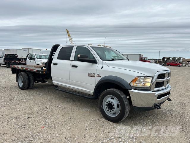 RAM 5500 شاحنات مسطحة/مفصلية الجوانب