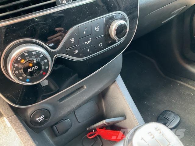 Renault Clio سيارات