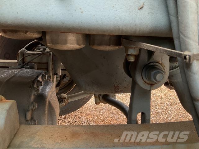 Renault Kerax حراثات ونصول الجليد