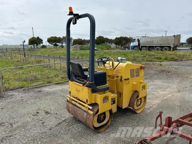 Sakai SW250 مداحل ثنائية الاسطوانة