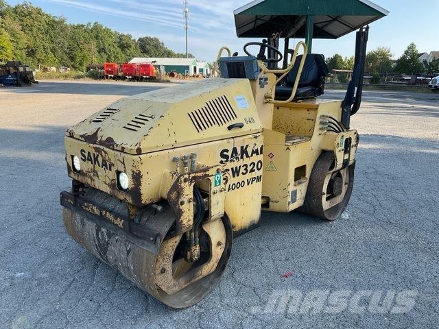 Sakai SW320 مداحل ثنائية الاسطوانة