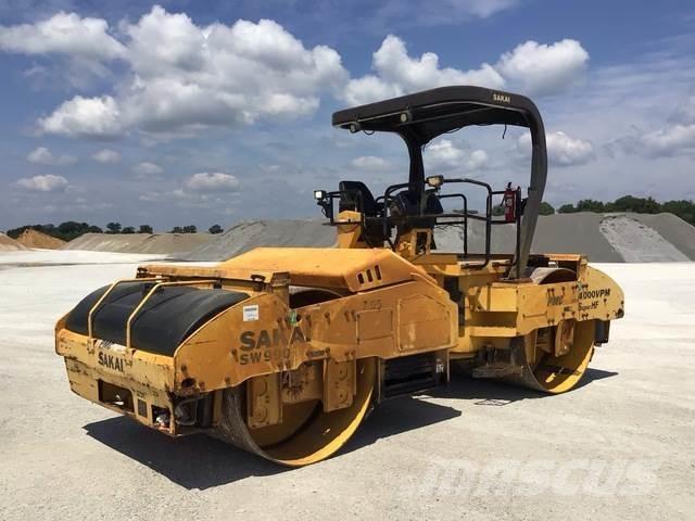 Sakai SW990 مداحل ثنائية الاسطوانة