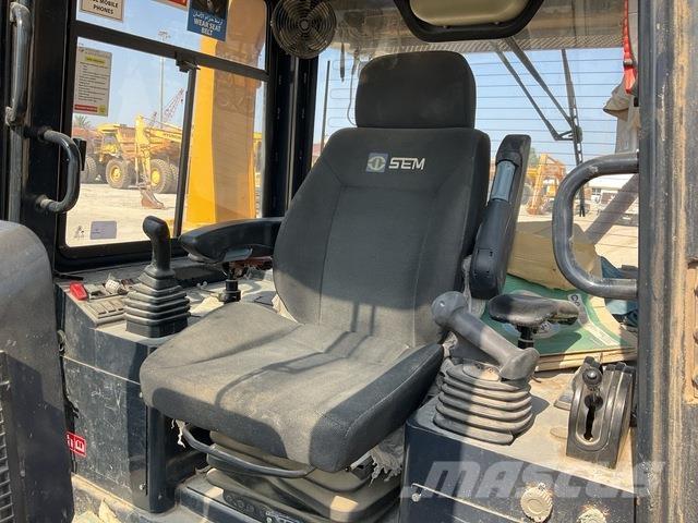 SEM 822D بلدوزرات مجنزرة