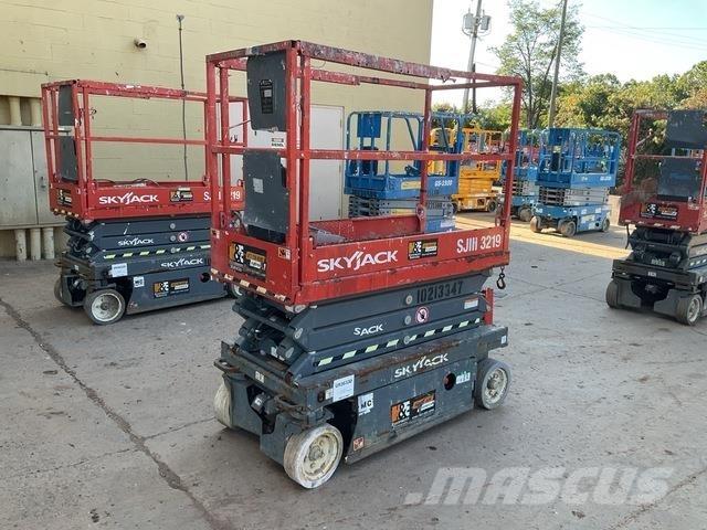 SkyJack 3219 رافعات مقصية الشكل