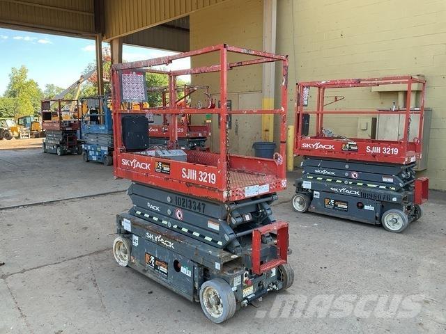 SkyJack 3219 رافعات مقصية الشكل