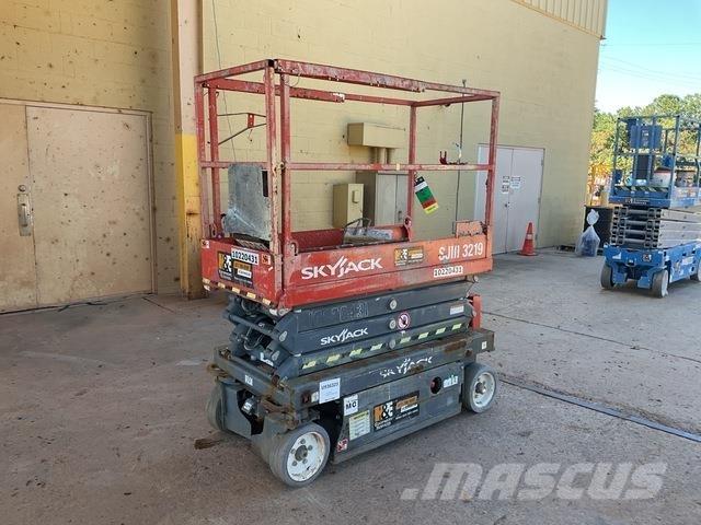 SkyJack 3219 رافعات مقصية الشكل