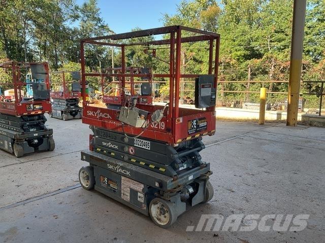 SkyJack 3219 رافعات مقصية الشكل