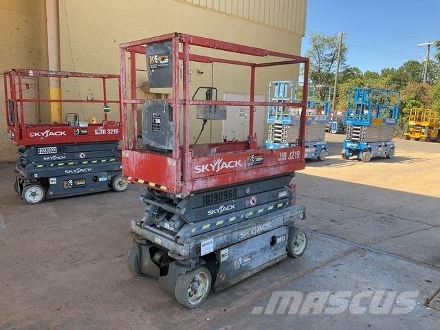 SkyJack 3219 رافعات مقصية الشكل