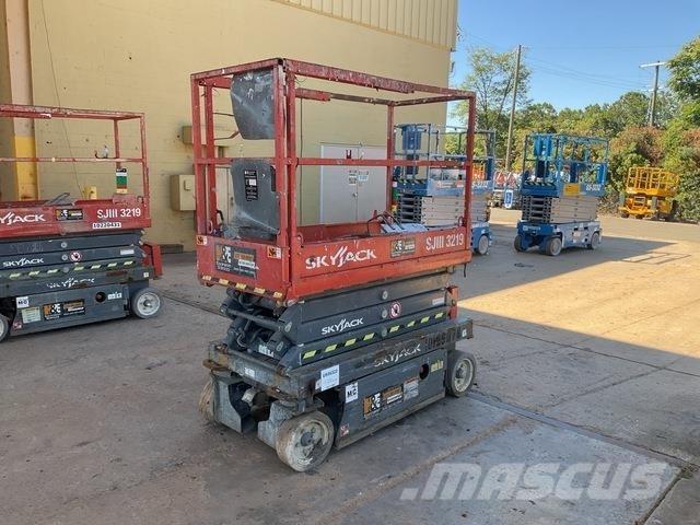 SkyJack 3219 رافعات مقصية الشكل