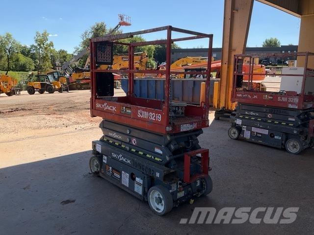 SkyJack 3219 رافعات مقصية الشكل