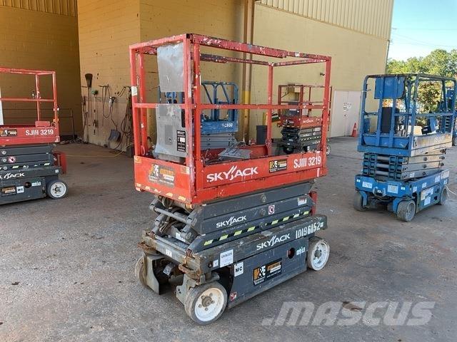 SkyJack 3219 رافعات مقصية الشكل