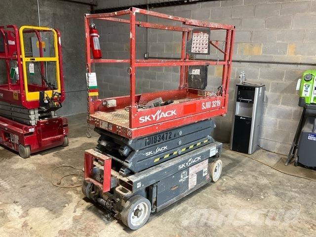 SkyJack 3219 رافعات مقصية الشكل