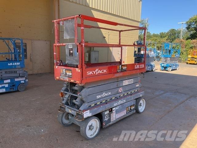 SkyJack 3226 رافعات مقصية الشكل