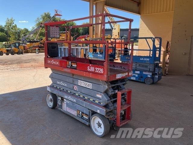 SkyJack 3226 رافعات مقصية الشكل