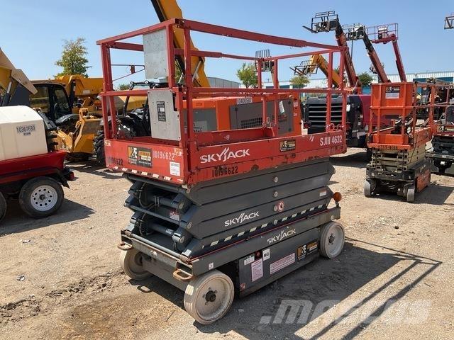SkyJack 4632 رافعات مقصية الشكل