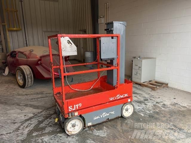 SkyJack SJ12 رافعات السارية الرأسية