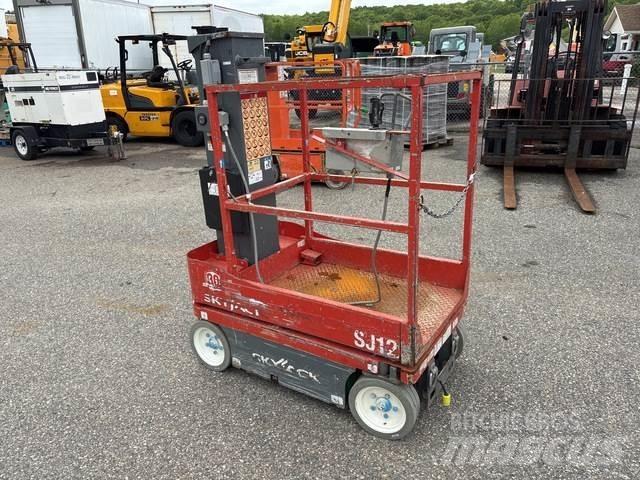 SkyJack SJ12 رافعات السارية الرأسية