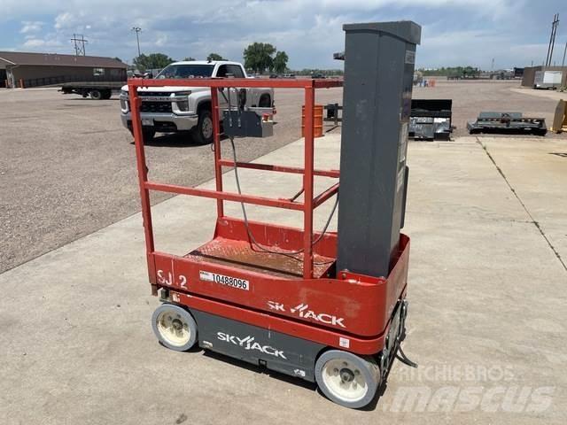 SkyJack SJ12 رافعات السارية الرأسية