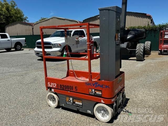 SkyJack SJ12 رافعات السارية الرأسية