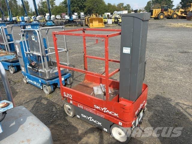 SkyJack SJ12 رافعات السارية الرأسية
