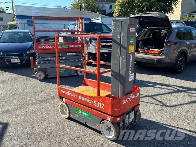 SkyJack SJ12 رافعات السارية الرأسية