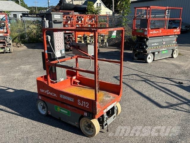 SkyJack SJ12 رافعات السارية الرأسية