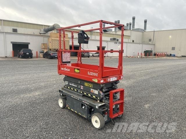 SkyJack SJ3219 رافعات مقصية الشكل