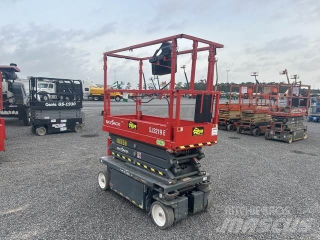 SkyJack SJ3219 رافعات مقصية الشكل