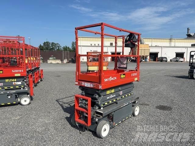 SkyJack SJ3219 رافعات مقصية الشكل