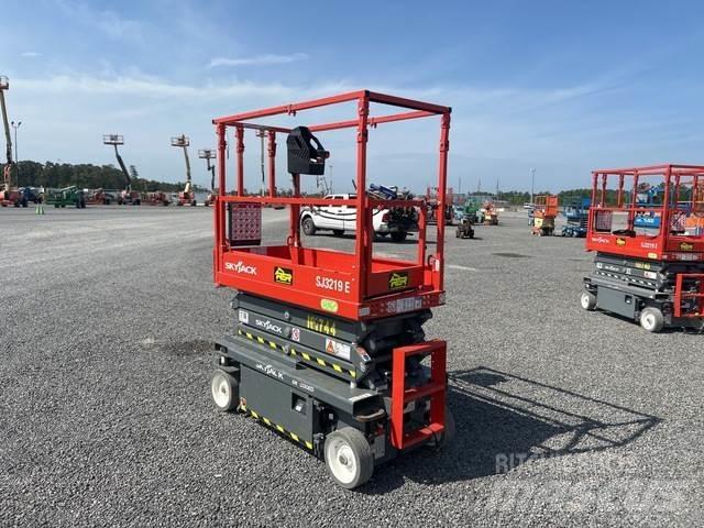 SkyJack SJ3219 رافعات مقصية الشكل