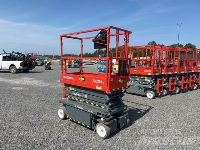 SkyJack SJ3219 رافعات مقصية الشكل