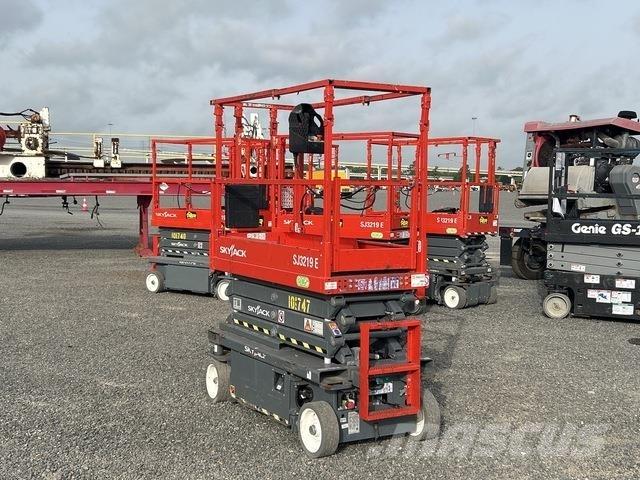 SkyJack SJ3219 رافعات مقصية الشكل