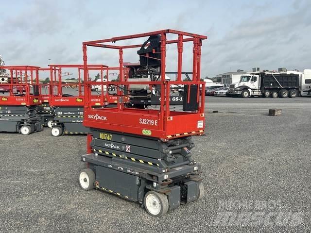 SkyJack SJ3219 رافعات مقصية الشكل