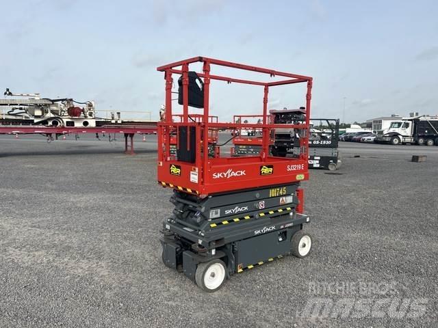 SkyJack SJ3219 رافعات مقصية الشكل