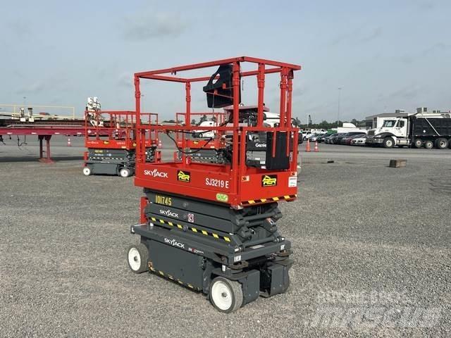 SkyJack SJ3219 رافعات مقصية الشكل