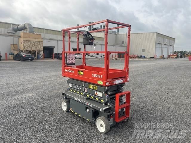 SkyJack SJ3219 رافعات مقصية الشكل
