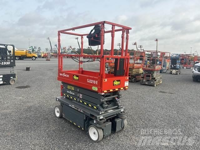 SkyJack SJ3219 رافعات مقصية الشكل
